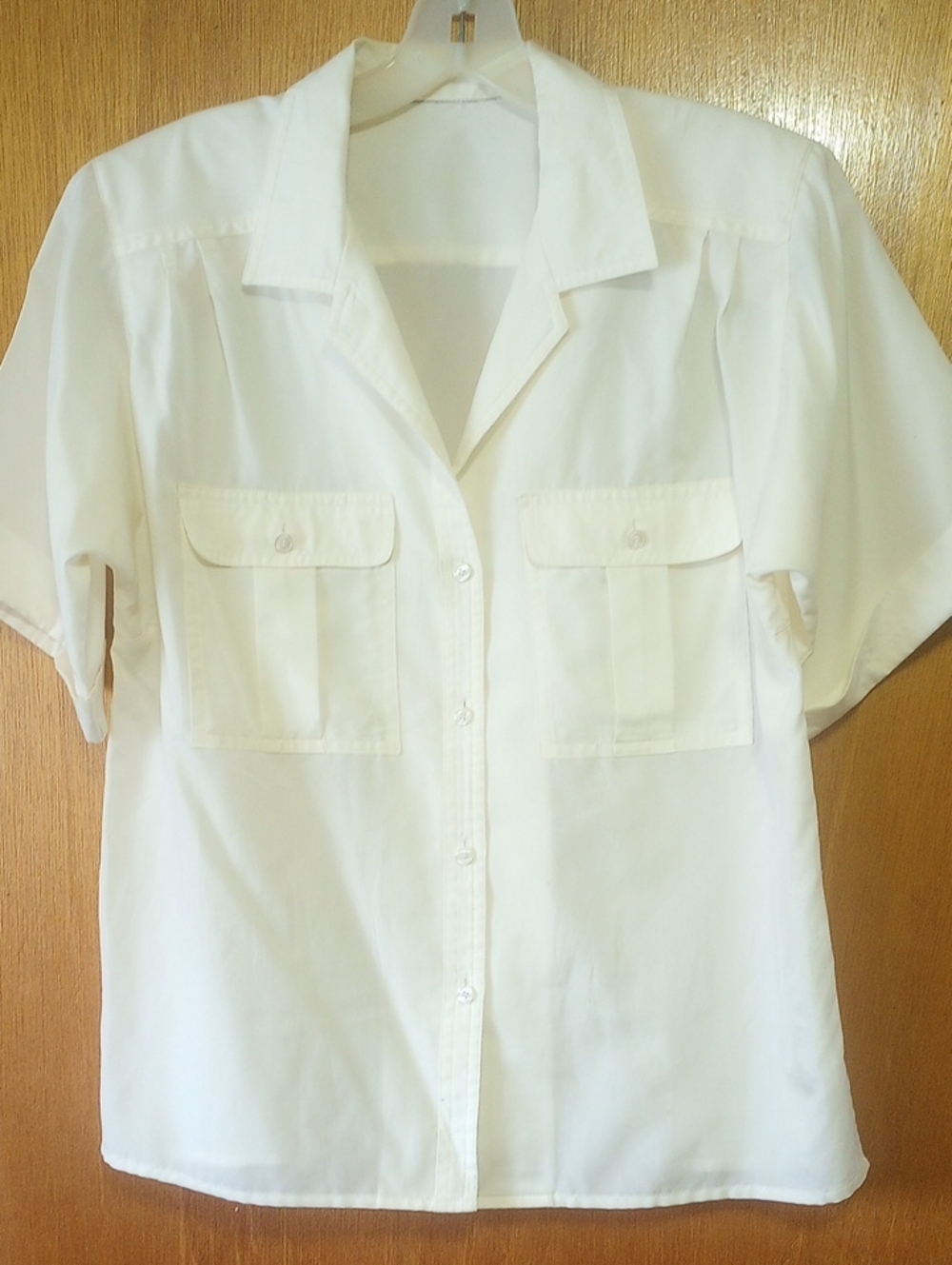 Classic Traditional Neutral Cream Spring/Summer Blouse w/ Collar & Pockets